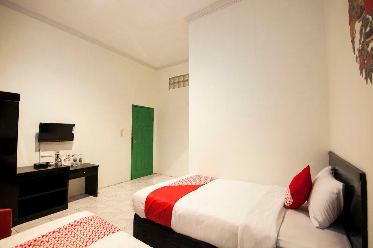 Oyo 529 Hotel Paninda Medan Exterior foto