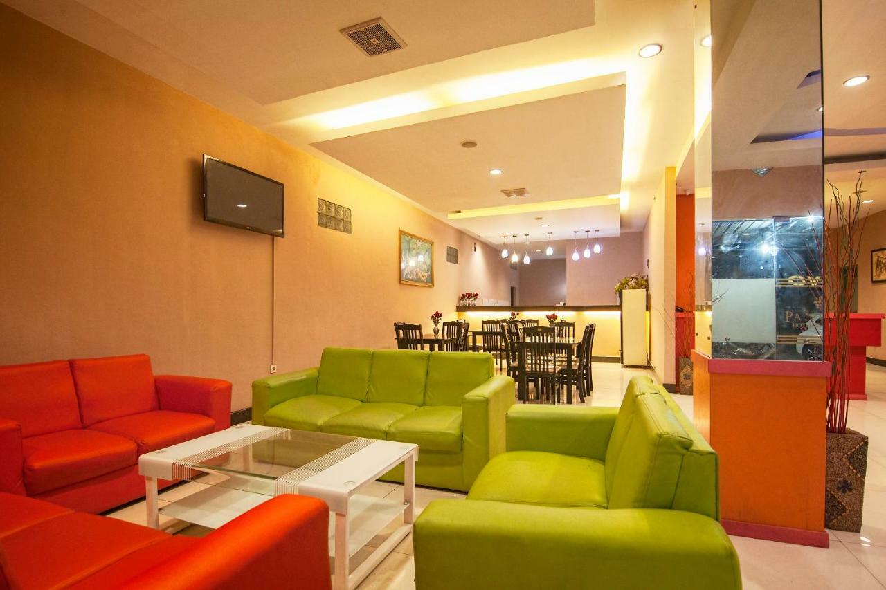 Oyo 529 Hotel Paninda Medan Exterior foto