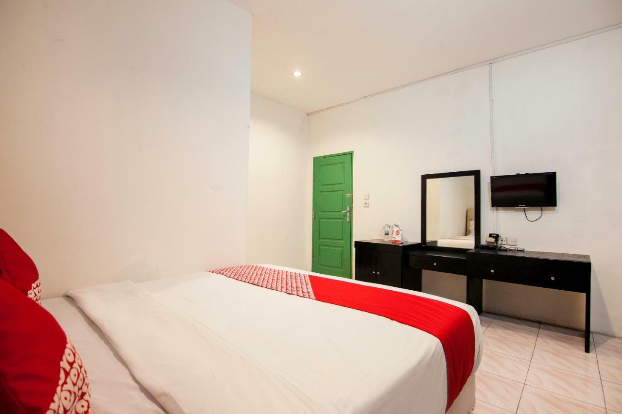 Oyo 529 Hotel Paninda Medan Exterior foto